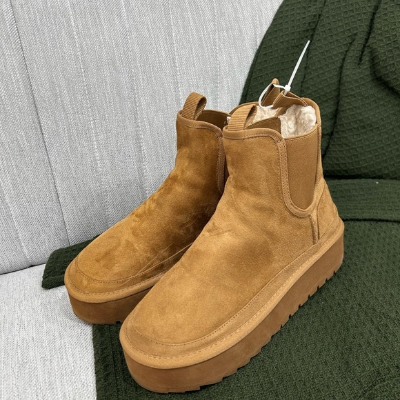 Tan Suede Women's Ankle Boots size 7.5 NWOT - Picture 3 of 4